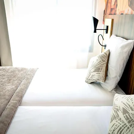 Mercure Centre Plaza Republique Hotel 4*