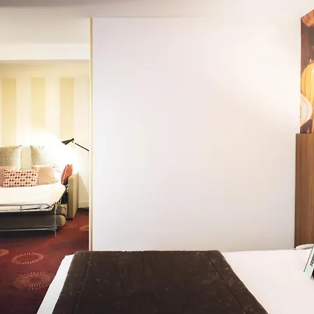 Mercure Centre Plaza Republique ליון