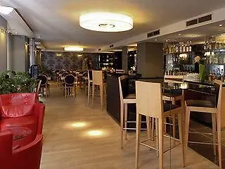 里昂中心共和广场美居酒店 4*