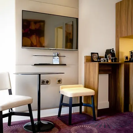 Отель Mercure Centre Plaza Republique 4*