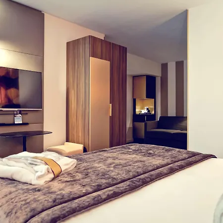 Mercure Centre Plaza Republique Hotel 4*