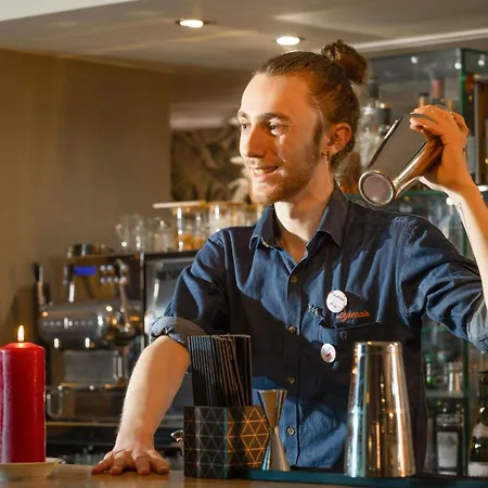 Mercure Centre Plaza Republique 4*