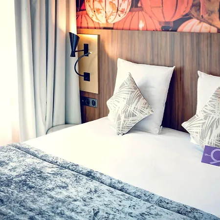 Hotell Mercure Centre Plaza Republique 4*