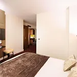 Mercure Centre Plaza Republique 4*