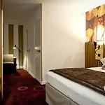Mercure Centre Plaza Republique 4*