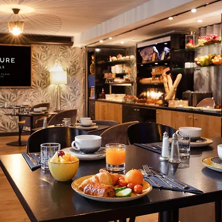 Mercure Centre Plaza Republique Hotel 4*