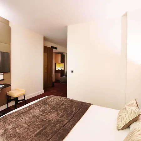 Mercure Centre Plaza Republique 4* 리옹