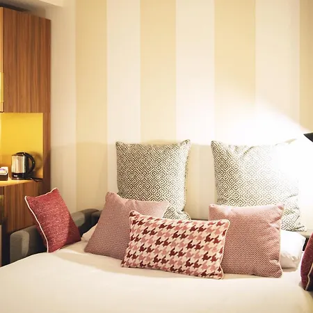 Mercure Centre Plaza Republique 4*