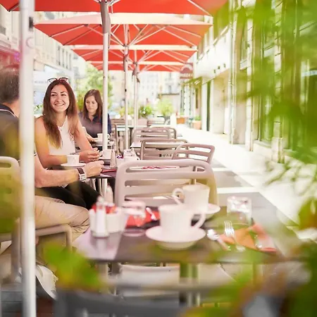Mercure Centre Plaza Republique 4*