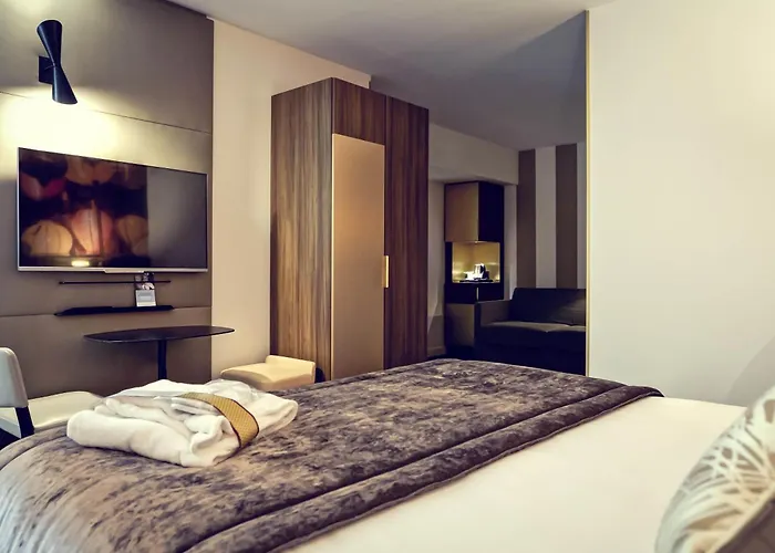 Mercure Centre Plaza Republique Hotel 4*