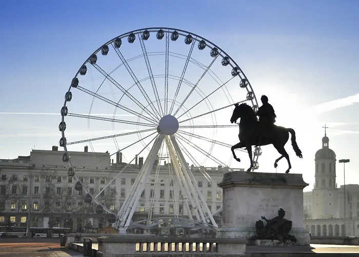 Mercure Centre Plaza Republique 4*