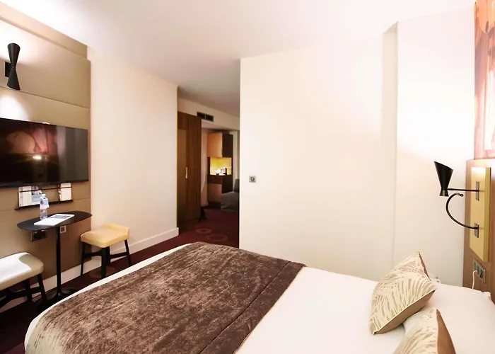 Mercure Centre Plaza Republique 4*