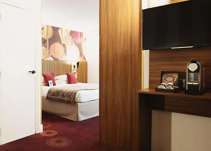 Mercure Centre Plaza Republique Hotel 4*