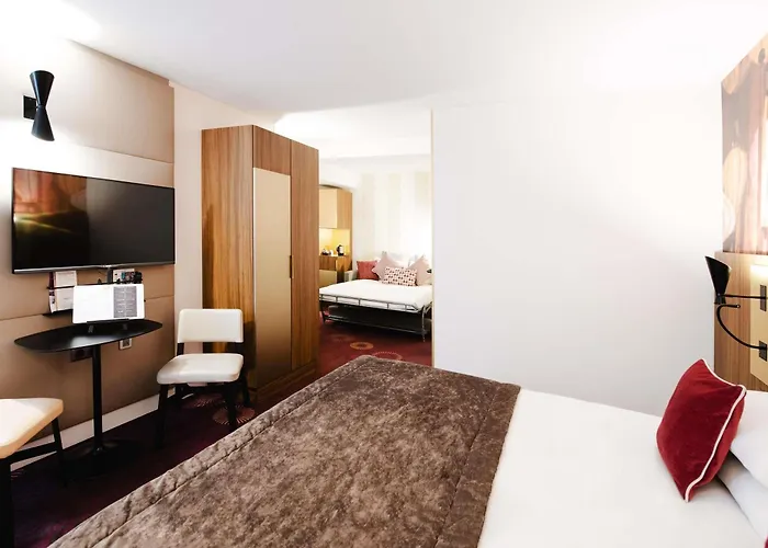 Hotel Mercure Centre Plaza République 4*