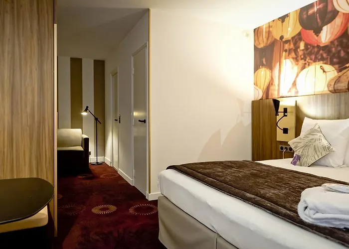 Mercure Centre Plaza Republique 4*