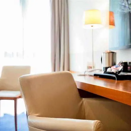 Отель Mercure Centre Plaza Republique