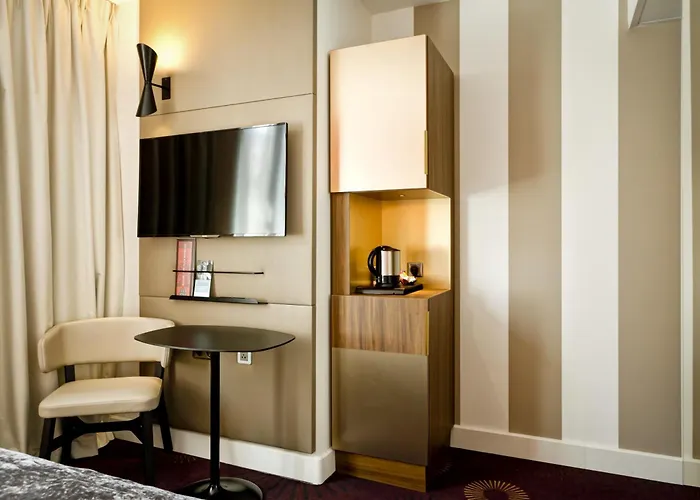 Mercure Centre Plaza République Hotel